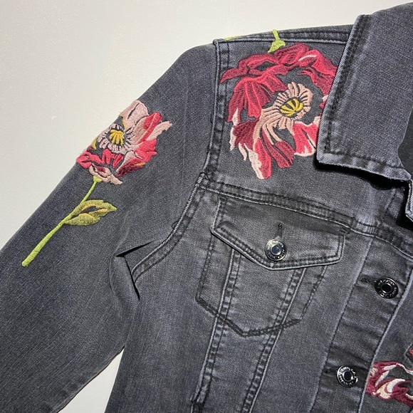 Kensie Jeans | Womens Junior Black Washed Embroidered Floral Jean Jacket Girly - Picture 2 of 6
